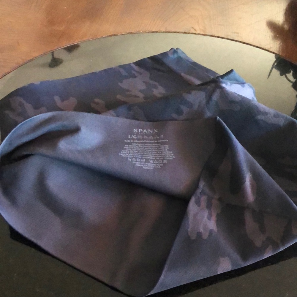 Spanx black & grey camo leggings
